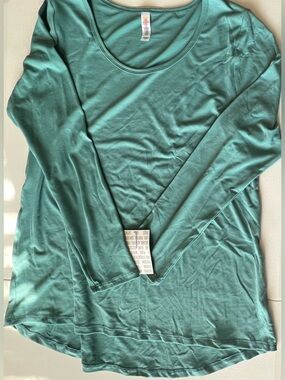 Lularoe Lynnae Tee - Size Large